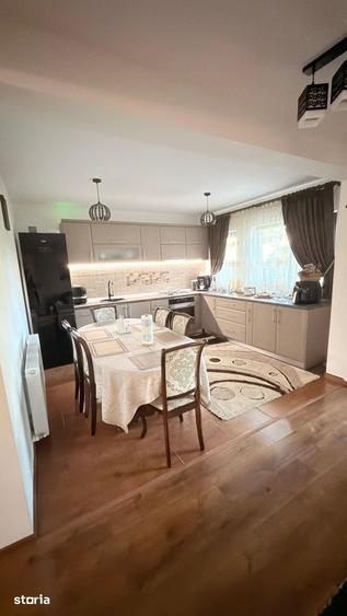 Casă cu 5 camere cu Teren 280 Mp în Șcheia