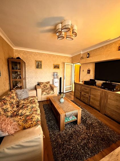 3 camere decomandat,etaj intermediar,zona semicentrală Gara Mare-str Garii,CT - 4