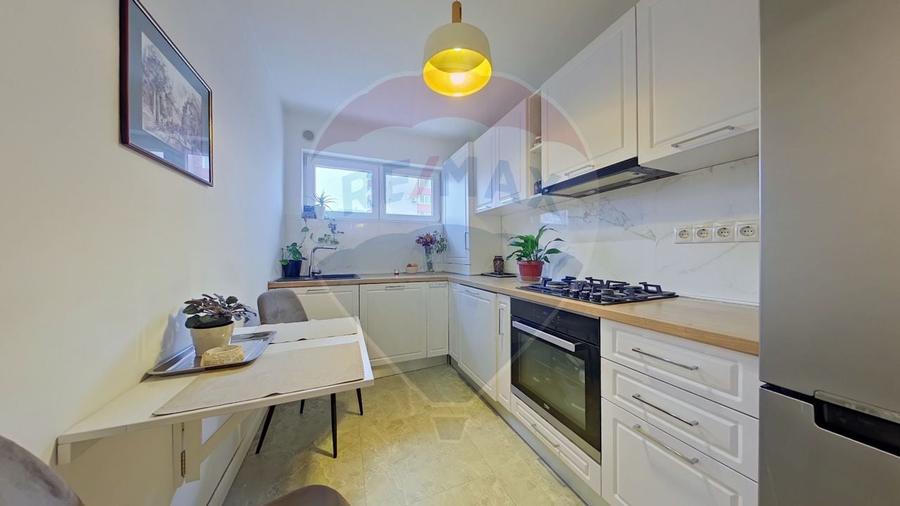 Apartament modern si luminos de închiriat - 9