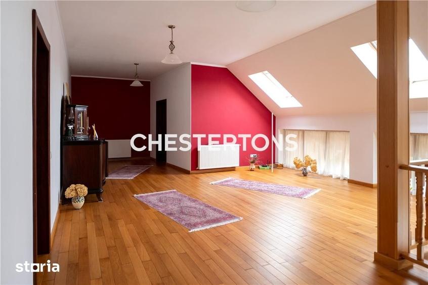 Casă cu 8 camere cu Teren 814 Mp în Hoghiz