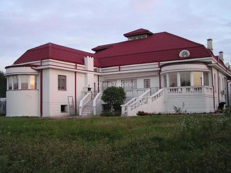 Casă cu 11 camere în Pipera Casă cu 11 camere în Pipera