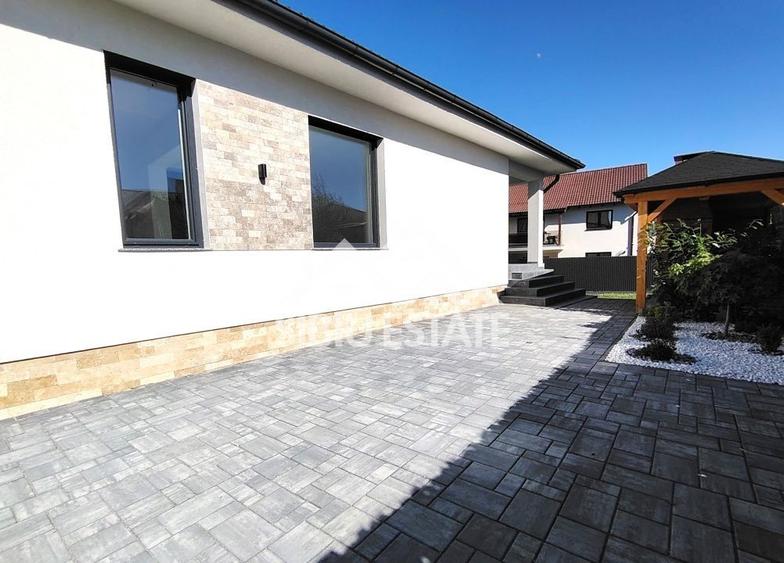 Casa noua cu garaj, pivnita, curte mare - 13