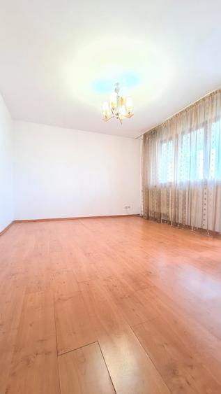 Lujerului Plazza Mall, 3 camere, 220 Euro - 1