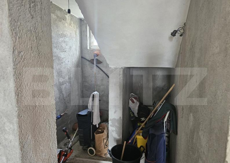 Casa la rosu/semifinisata, P+E, 139 mp utili, 523 mp teren, - 4