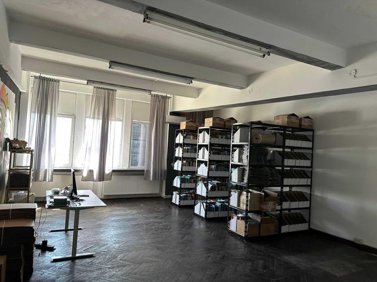 Inchiriem spatiu depozitare/birou zona Coresi cu loc de parcare - 3