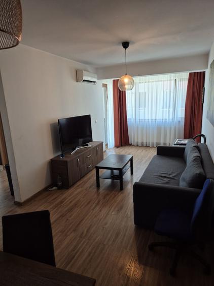 Apartament cu 3 camere decomandat în Metalurgiei