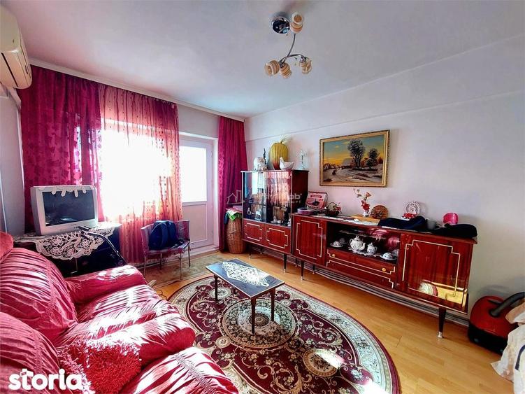 3 camere,decomandat, CENTRU - Str. Victoriei, etaj 3 - 4