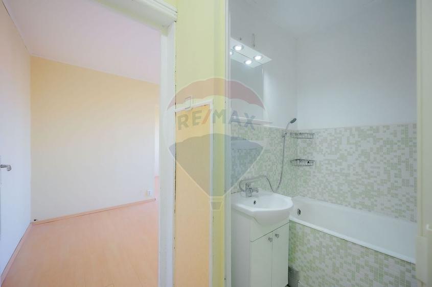 Apartament 2 camere et. 2, de vânzare zona Complex Velența - 2