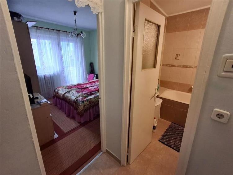 Apartament 3 camere decomandat 2 balcoane pivnita zona Valea Aurie - 7