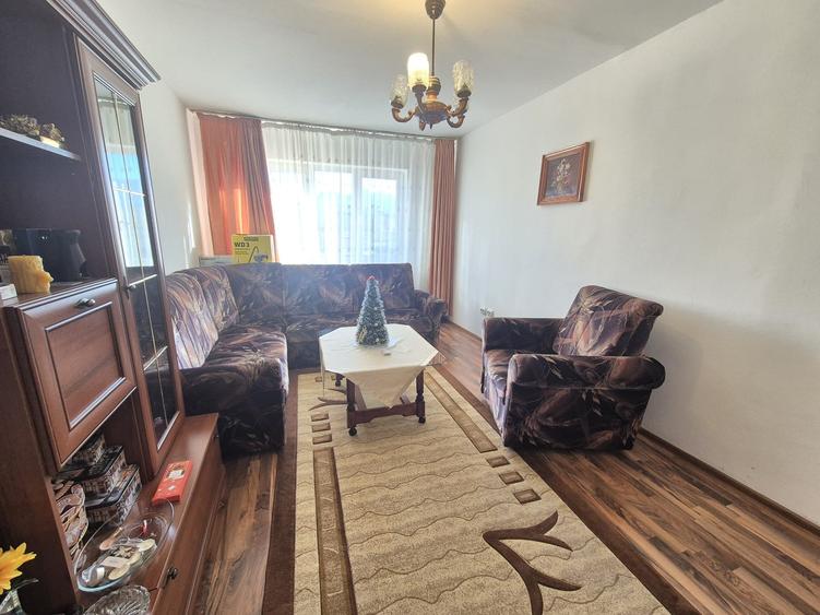 Vanzare apartament 3 camere zona Calea Bucuresti Str. Zorilor Etaj intermediar - 3