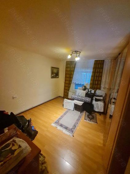 Curte cu doua case si teren - 5