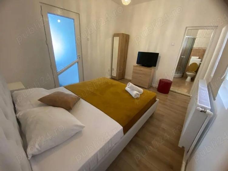 Vila 205 mp, 5 camere cu 5 bai proprii , curte . Eforie Nord - 1