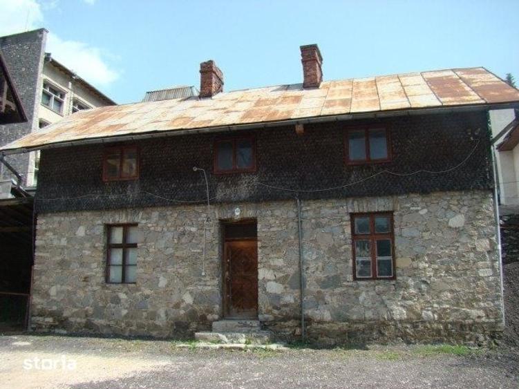 Casă cu 2 camere cu Teren 3313 Mp în Central