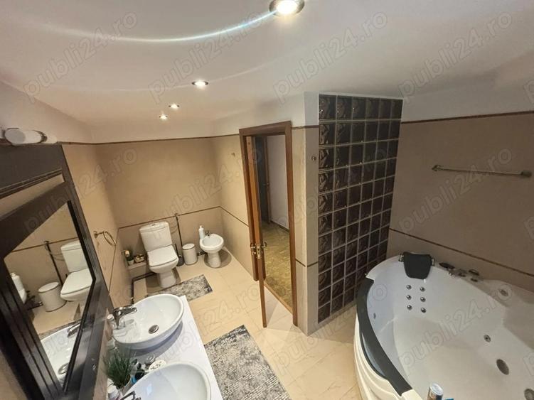 CASA SPA?IOASA cu 5 dormitoare,curte mare ?i padure in spate - 1