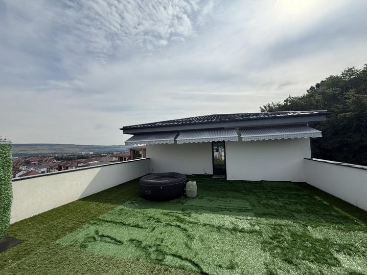 Penthouse - 123 mp utili - 5 camere - 3 bai - 3 parcari - zona Subcetate! - 1