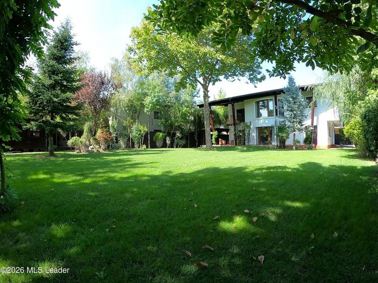 Casă individuală - 860 mp teren, 4 dormitoare si birou - 1