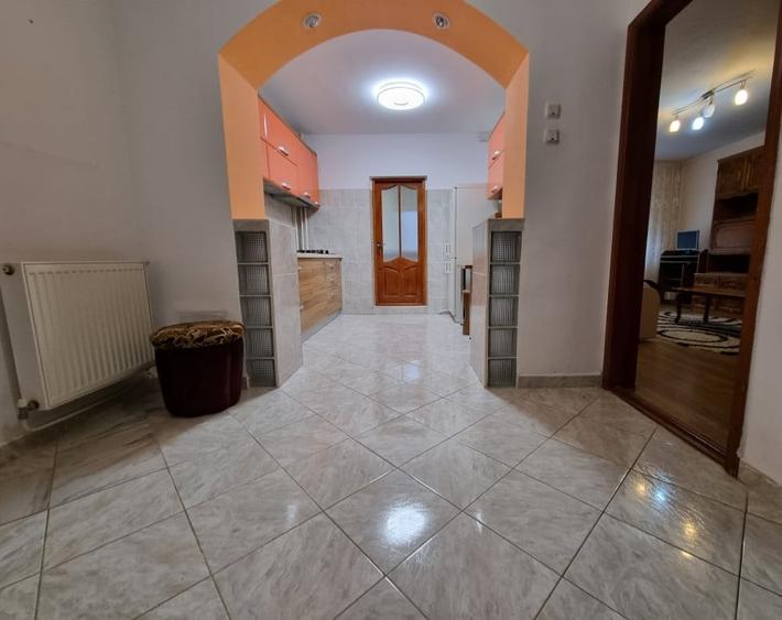 Zona Neagoe Voda- bloc din anul 1989- 2 camere decomandate- etaj 1 - 7