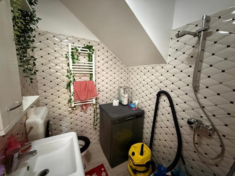 Casă tip insiruită cu 3 camere, colt. Comision 0 - 9