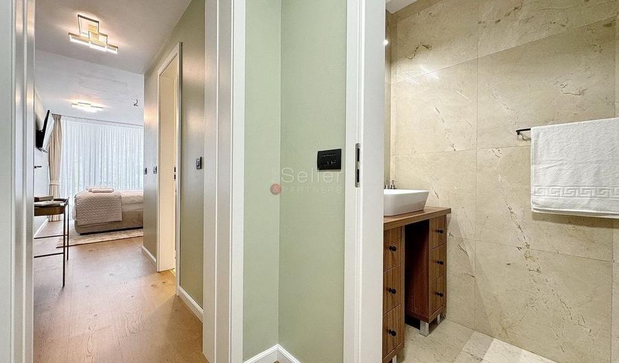 Terase generoase cu vederea spre padure - 12