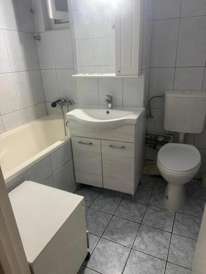 Apartament cu 3 camere semidecomandat în Complex Studențesc
