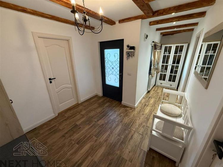 Casă cu 4 camere cu Teren 2400 Mp în Păulești
