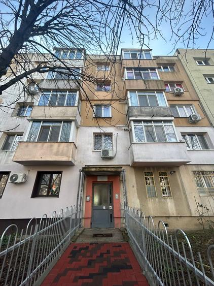 Garsoniera Dristor 33 Mp Parter Bloc 1982 Centrala Proprie 12 Min Metrou - 12