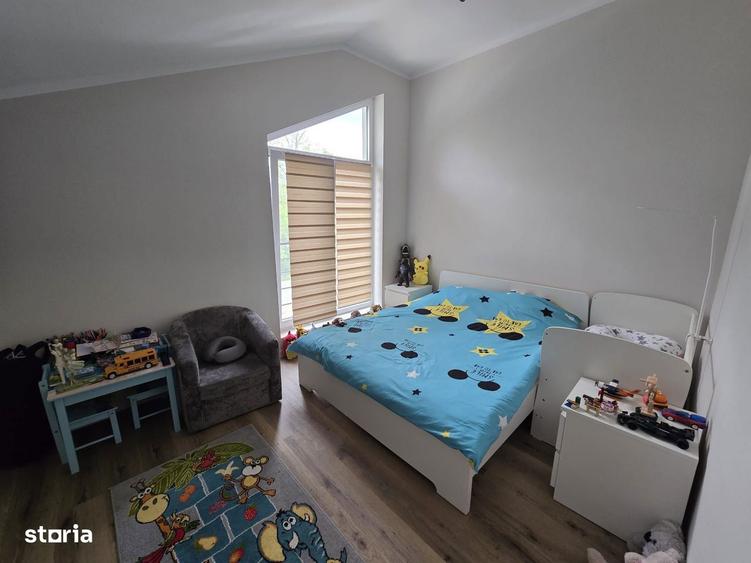 Duplex despartit prin camera tehnica - 4 camere Toate Utilitatile - 5