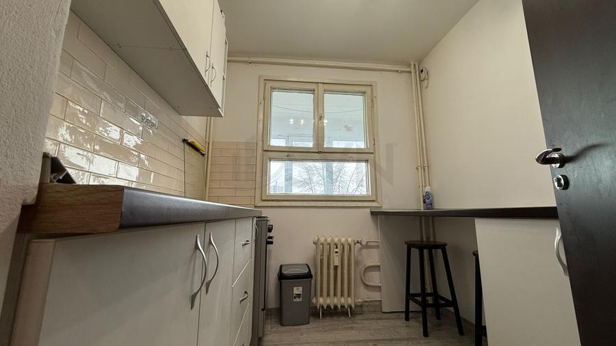 Apartament cu 3 camere decomandat, mobilat în Crângași