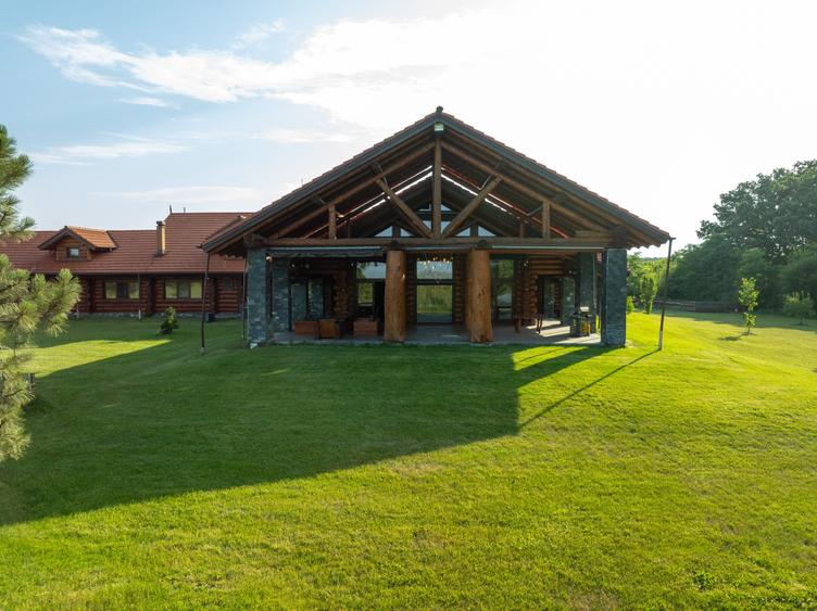 Proprietate Spectaculoasa - Sanctuar de liniste - Teren 4.7Ha - 1.000 MP Utili - 20