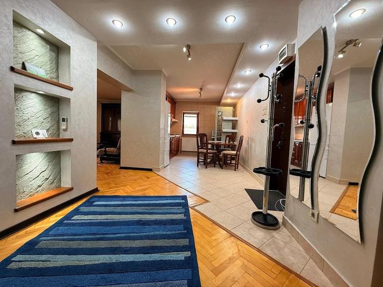 Apartament cu 4 camere decomandat în Central