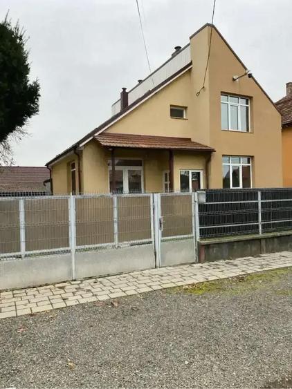 casa chirie in livada foarte aprope de centru - 1