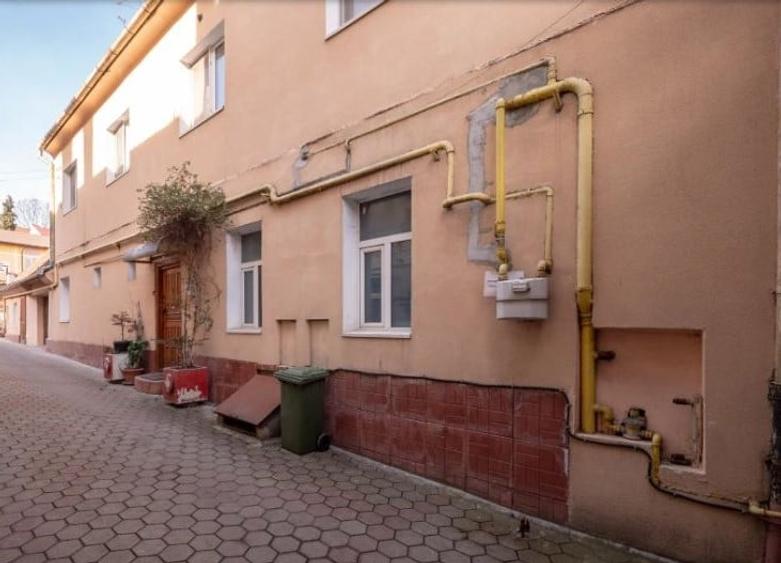 Vand casa Centrul Istoric  pretabila comercial/rezidential - 1