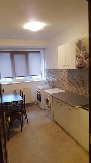 Vand apartament 2 camere Central BlV Independentei colt Scolilor