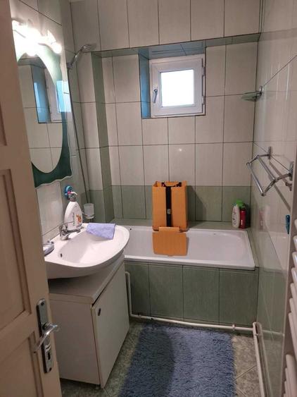 Apartament cu 3 camere decomandat în Exterior Vest