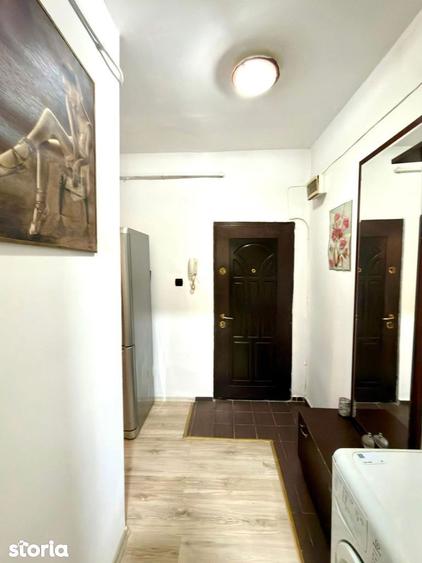 Garsoniera finisata , mobilata , utilata- zona Unitatea Militara - 8