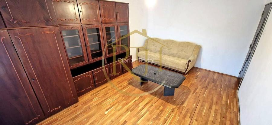 Ofer spre închiriere apartament 3 camere,2 bai, zona Lipovei, 400 euro/lună.