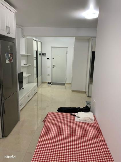Inchiriem un studio de 45 mp, zona Micro 17( bloc ROKA), etaj 2. - 3