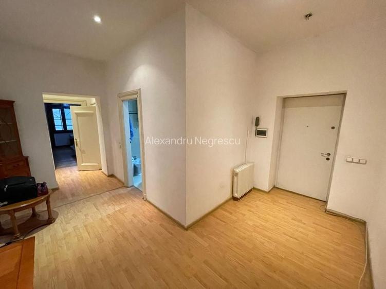 Ultracentral | View spre Piața Victoriei | 100 mp utili | Etaj 3 cu lift Ultracentral | View spre Piața Victoriei | 100 mp utili | Etaj 3 cu lift