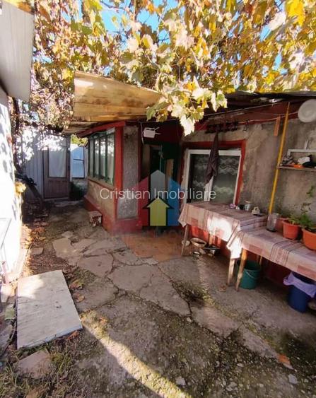 Teren 247mp cu Casa Demolabila zona BUNA (Scoala 18) Teren 247mp cu Casa Demolabila zona BUNA (Scoala 18)