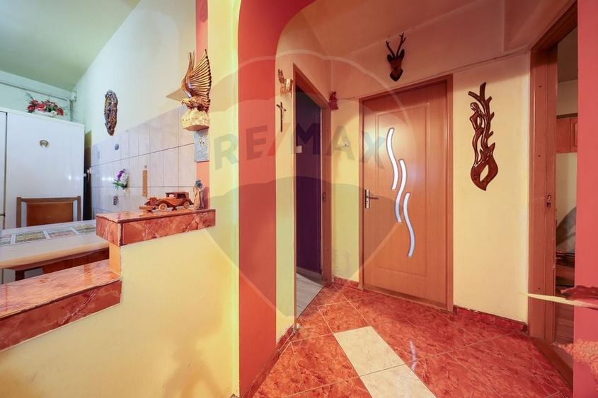 Apartament decomandat de vânzare în zona Tractorul - 6