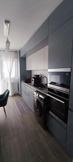 Apartament cu 3 camere decomandat în Berceni