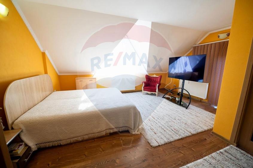 Casă impresionanta cu teren 2700mp garaj 2 masini si terasa-Madaras - 20