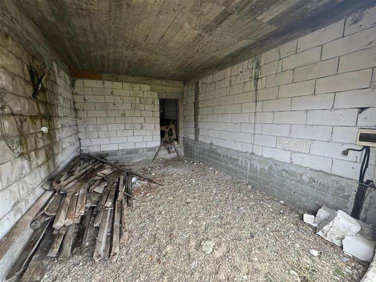 Casa Radulesti, an 1996 ,la rosu, 2.000 mp teren , 310 mp casa - 15