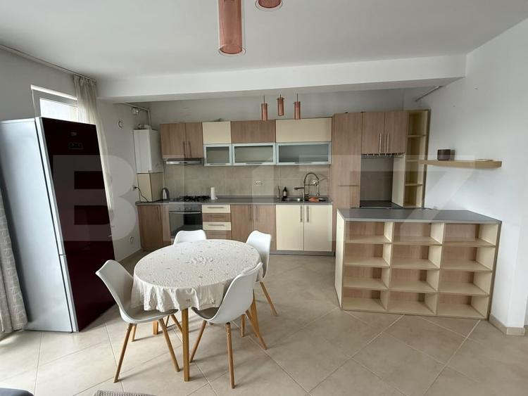 Apartament cu 2 camere semidecomandat, mobilat în Bună Ziua