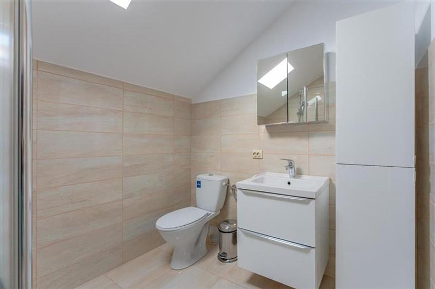 Vila noua, terasa, curte, garaj, cadru armonios, Sanpetru, Brasov - 13