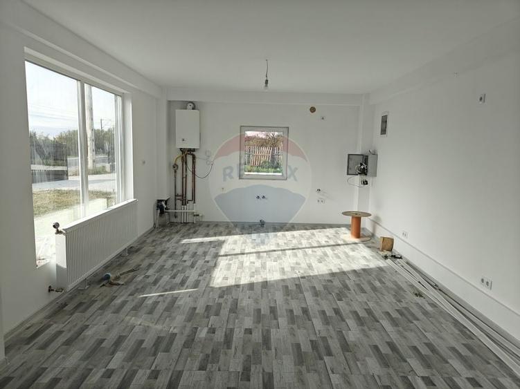 Hala noua 555mp, curte betonata 1000mp, zona de est, de inchiriat - 11