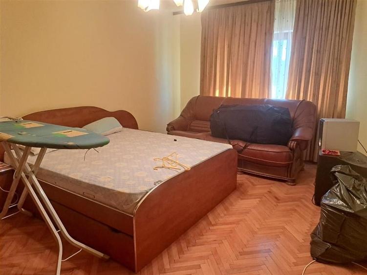 RECO Apartament cu 3 camere, decomandat, etaj1 in Balc - 3