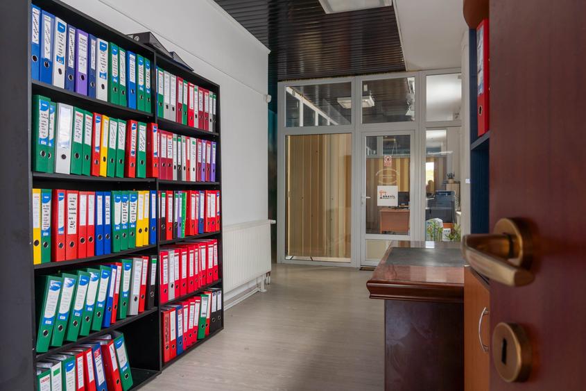 Spatiu pretabil birou de inchiriat - 2