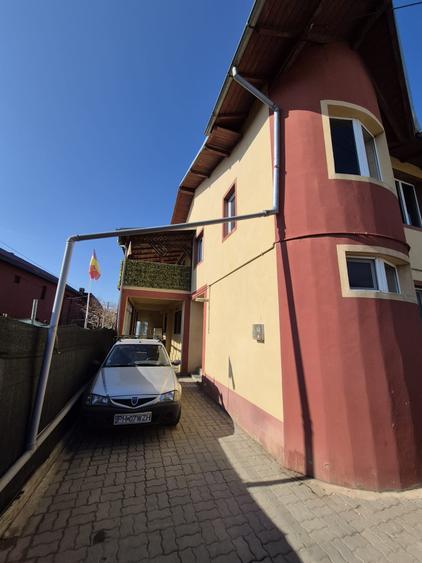 Casă individuală cu 5 camere cu Teren 195 Mp în Blejoi