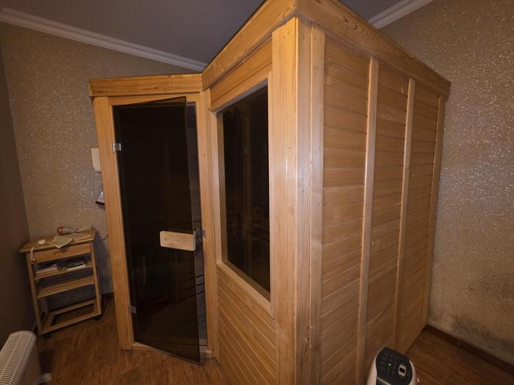 Casă individuală cu 9 camere cu Piscina în Cornu de Jos (Cornu)